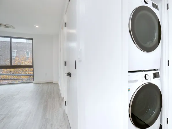 46-40 Vernon Boulevard image 10 of 14