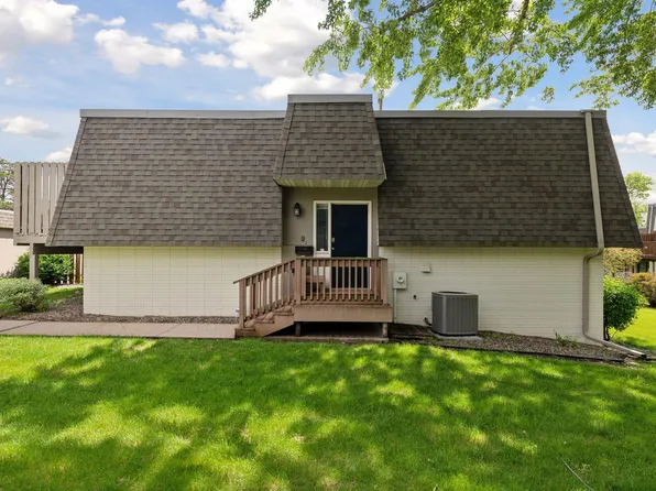 1013 W 104th St, Bloomington, MN 55431