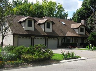 121 Ranchview Ln S, Wayzata, MN 55391