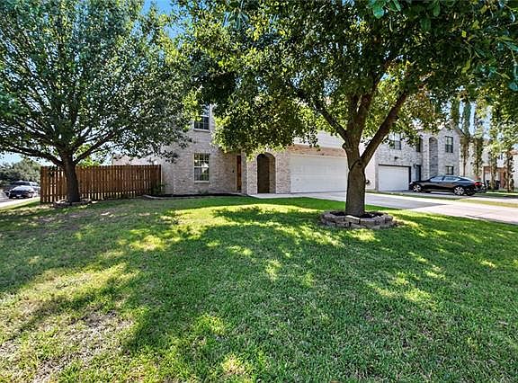 4th image of 401 Emerald Fields Ln