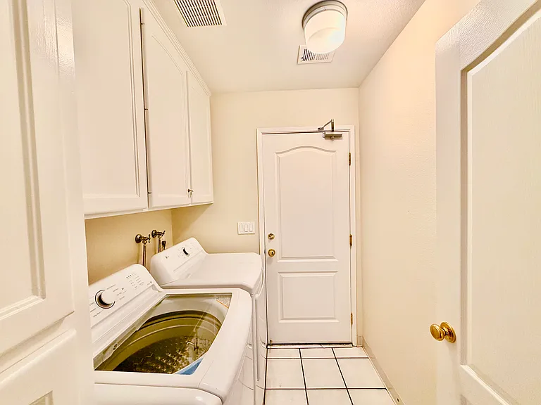 1780 E Pryor Dr — Photo 8