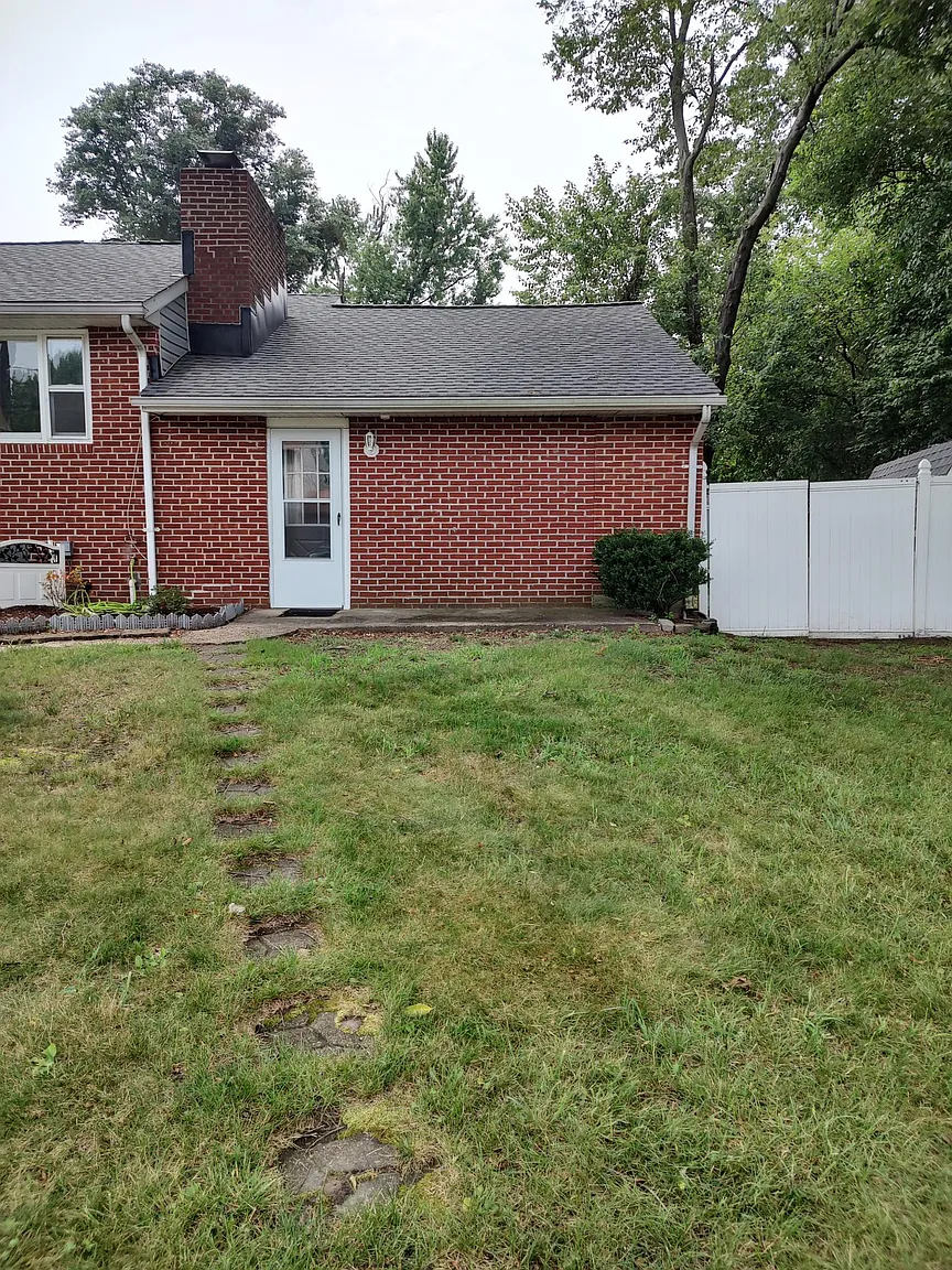 1821 Parkside Dr photo 1