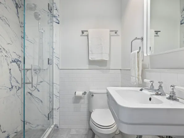 910 Park Avenue image 12 of 14