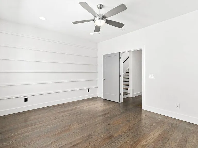 902 Archer St — Photo 16