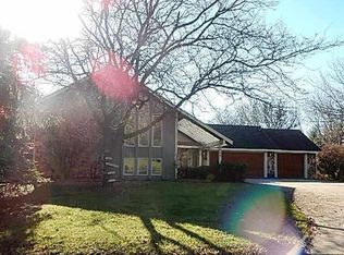 9086 Neill Lake Rd, Eden Prairie, MN 55347