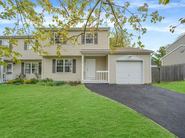 36 Elm Street, Central Islip, NY 11722