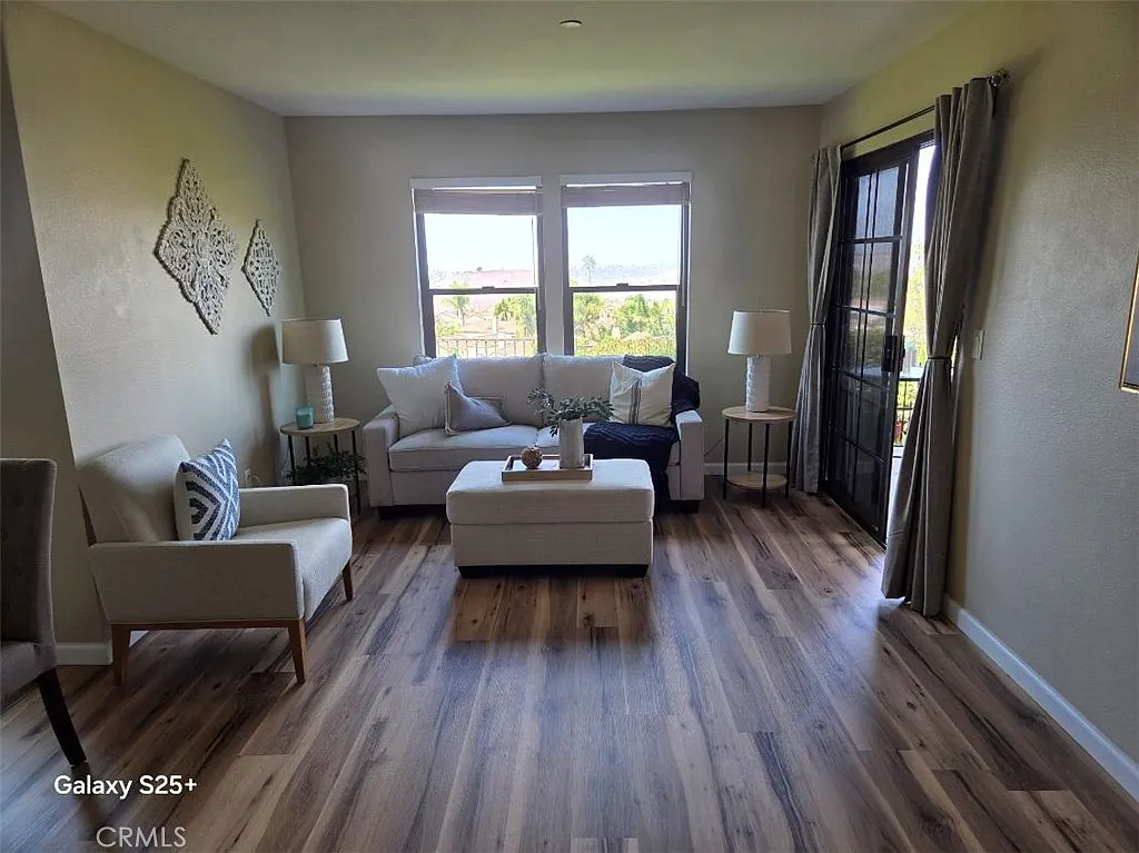 2 bed, 877 sqft, $3,400 — Photo 4