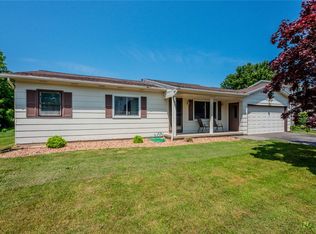 32 Renaissance Dr, Rochester, NY 14626