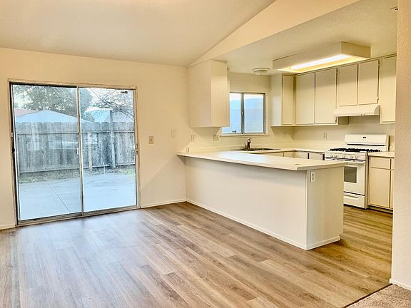 5th image of 1646 Munras St
