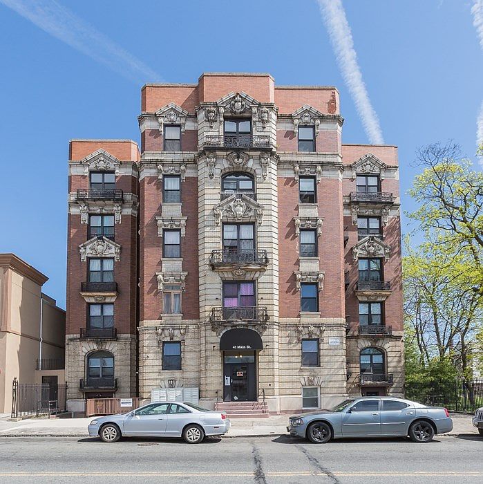 2nd image of 41 Main St #31