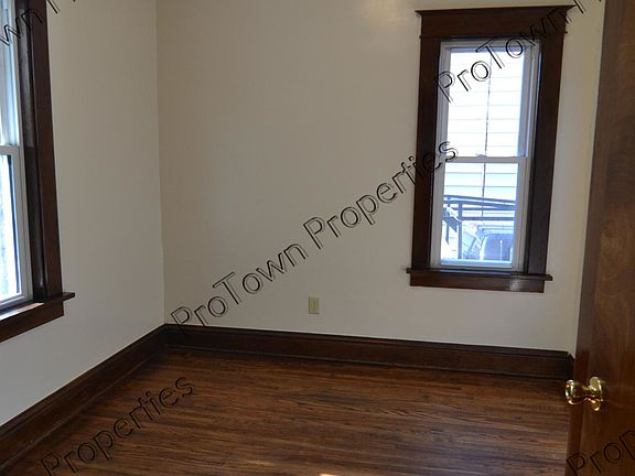 2nd image of 609 Ida St