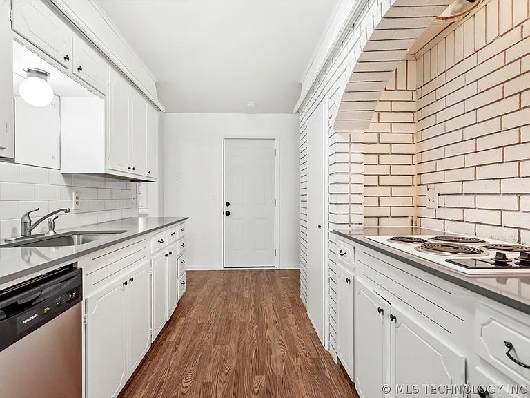 2508 E 51st St — Photo 10