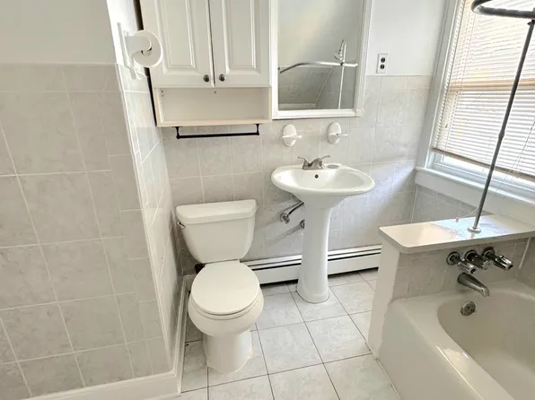 3 Hillside Ct #2, Ridgefield, NJ 07657