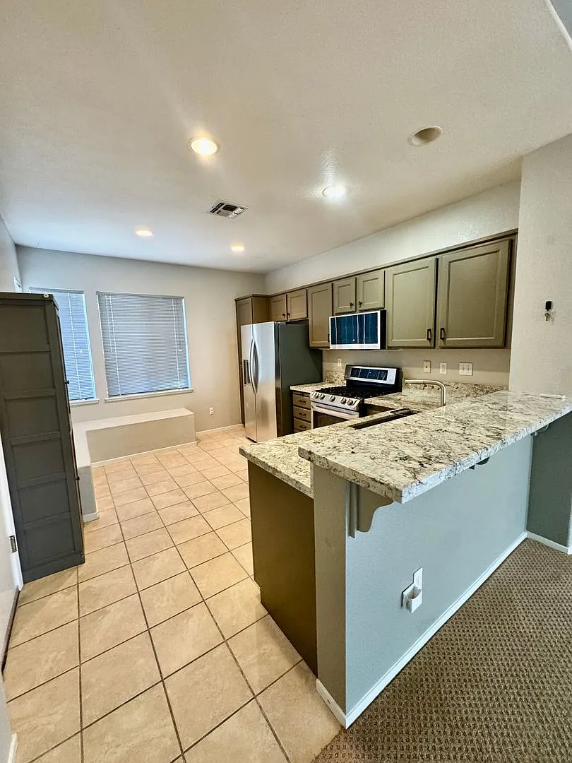 Great Court Location Near Galleria Roseville & Hwy 65 — Photo 4