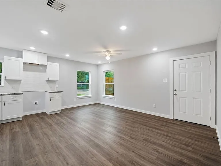 8215 Crestview Dr #A — Photo 1