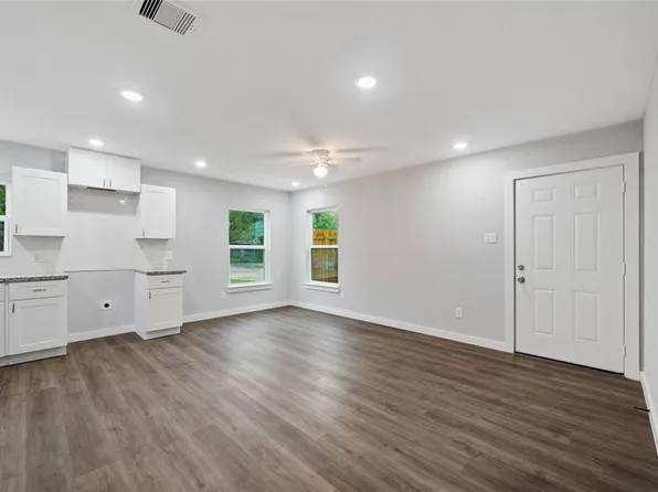 8215 Crestview Dr #A, Houston, TX 77028