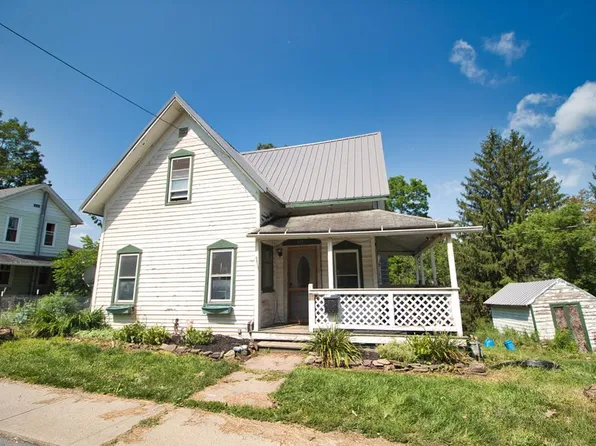 81 Railroad St, Troy, PA 16947