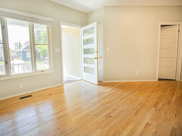 1203 E Roosevelt Ave — Photo 4