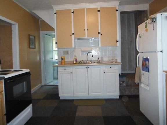 3rd image of 312 Lounsbury Ave