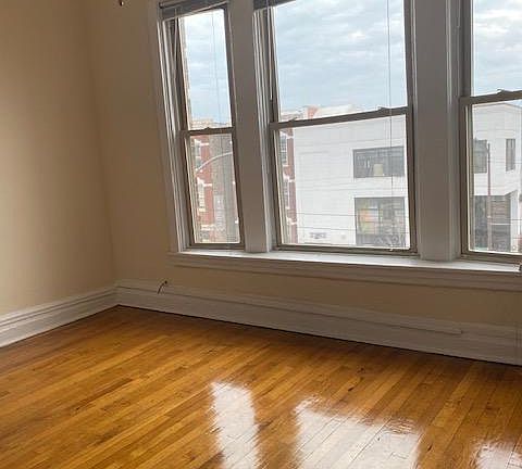 4th image of 2401 W McLean Ave #1