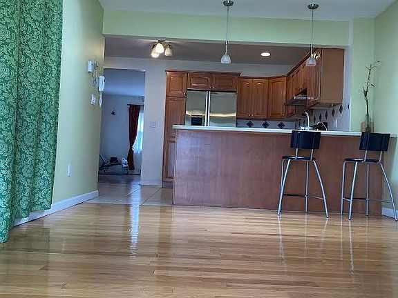 5th image of 345 Bryn Mawr Rd