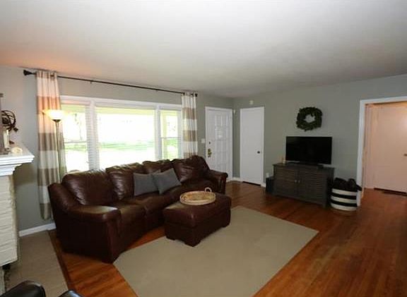 3rd image of 217 W Sweeney Blvd