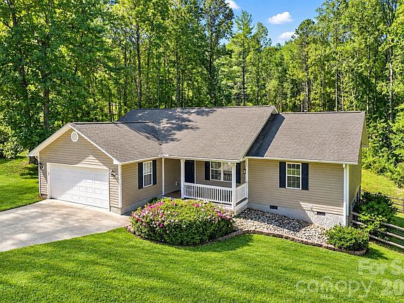 5th image of 127 Chestnut Ln