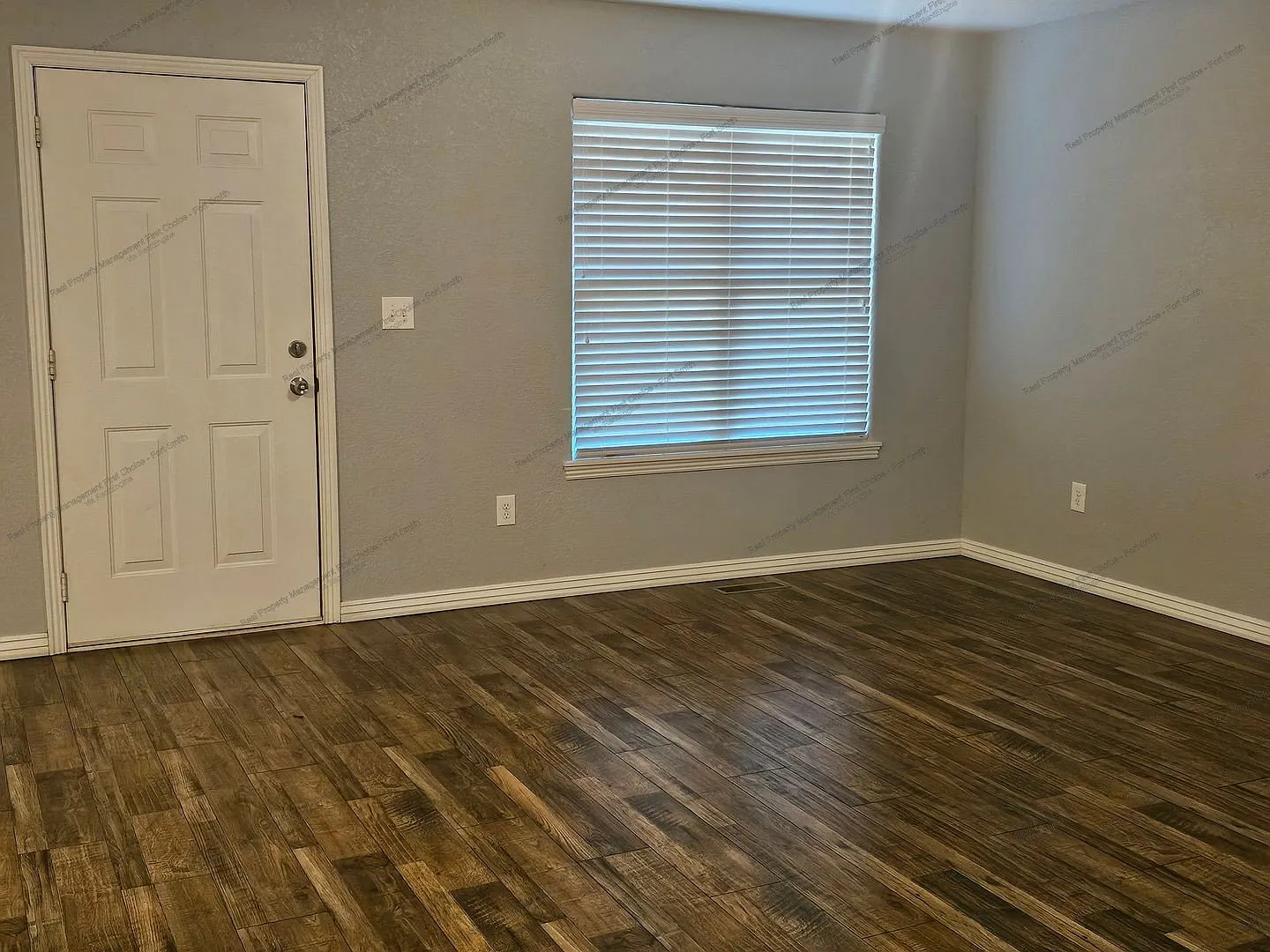 3 bed, 2.0 bath, 1370 sqft, $1,375 — Photo 3