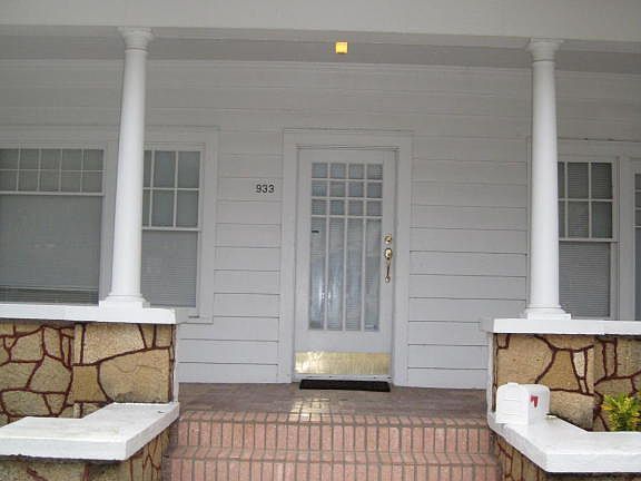 2nd image of 933 N Oleander Ave