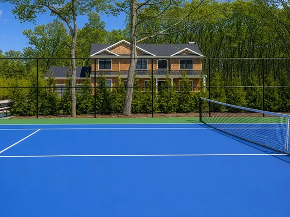 https://photos.zillowstatic.com/fp/6b637e9bd69a1834c75786360df6b348-p_e.webp