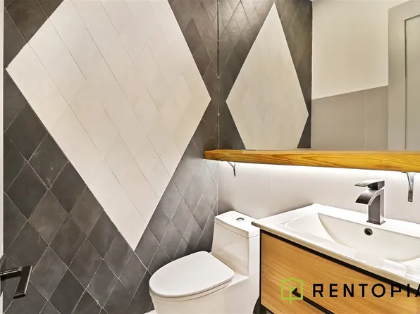 223 Manhattan Avenue image 6 of 6