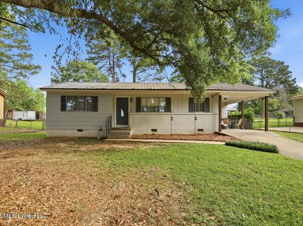 1946 Carolyn Ln, Pearl, MS 39208