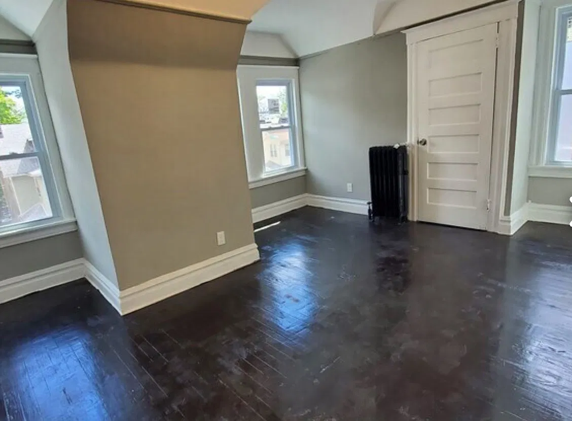 3 bed, $1,900 — Photo 2