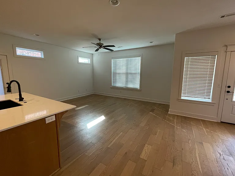 2333 E Amherst Aly — Photo 12