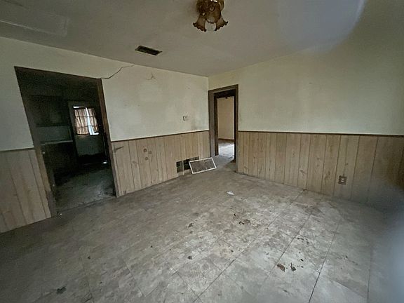 2nd image of 115 E Avenue H