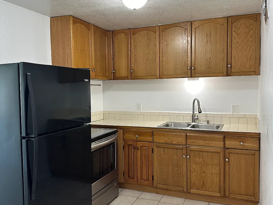1400 Hawthorne Ave #6