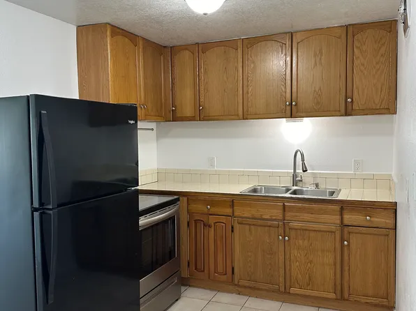 1400 Hawthorne Ave APT 6, Reedsport, OR 97467