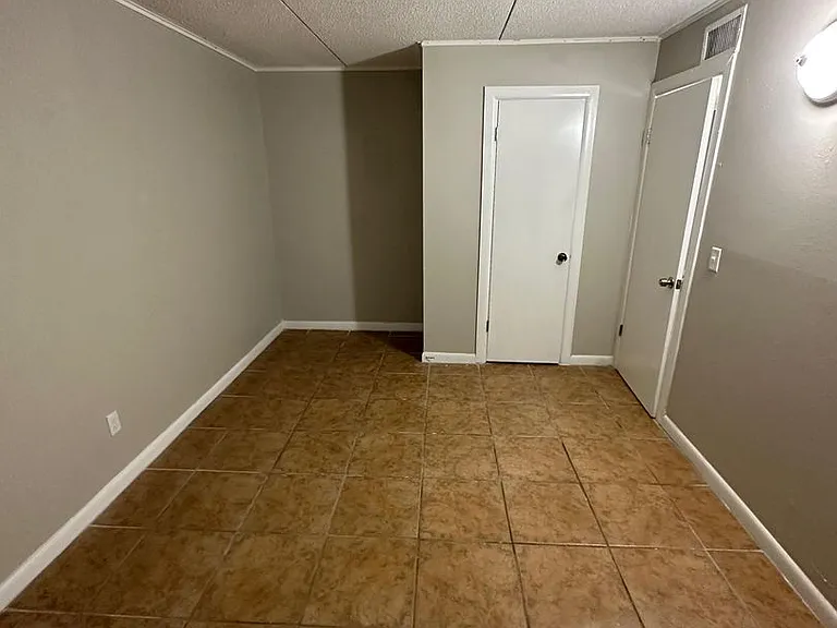 2851 Sophia St — Photo 62