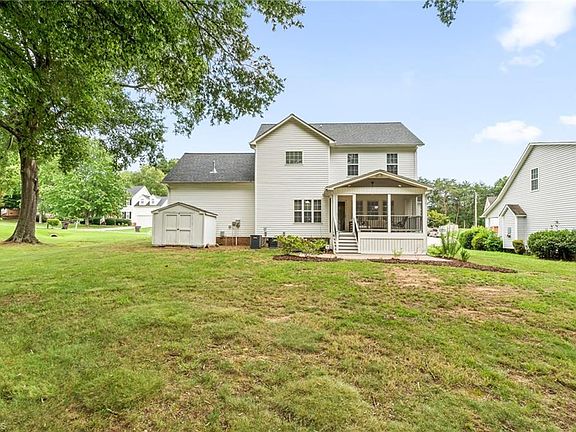 3rd image of 4121 Birchgarden Dr