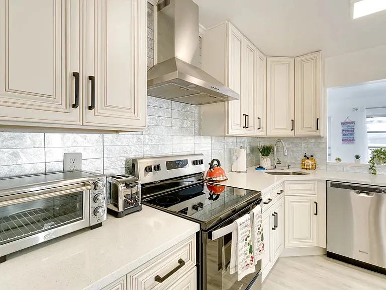 5201 Forbes Ter — Photo 10