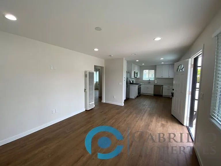 1628 Burton St — Photo 7
