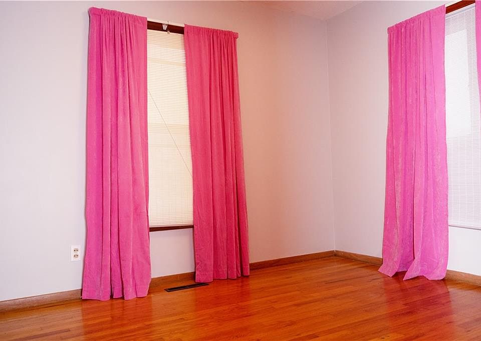 2nd image of 209 E 29th St S