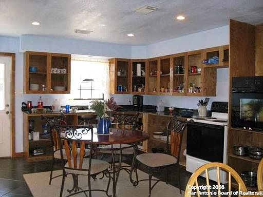 5th image of 396 HONDO OAKS DRIVE