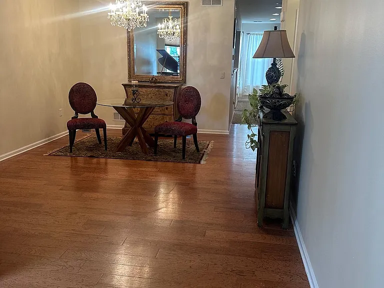 110 Sansom Ln — Photo 3