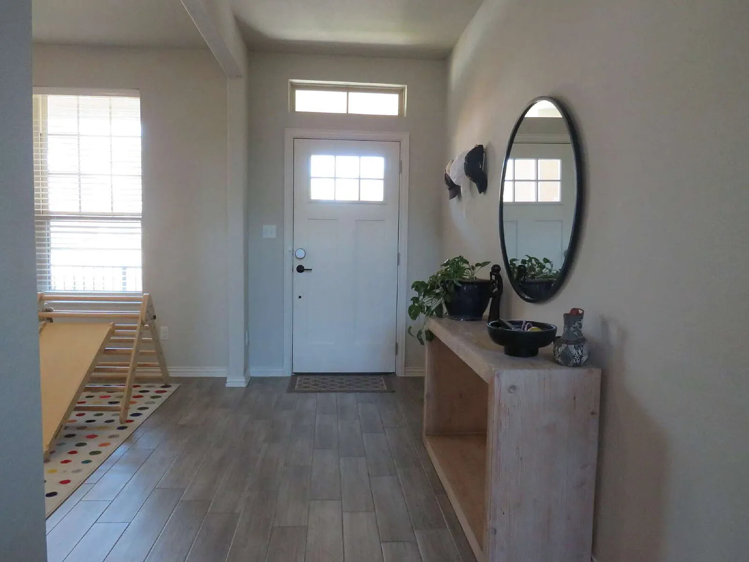 4 bed, 3.0 bath, 2290 sqft, $2,600 — Photo 3