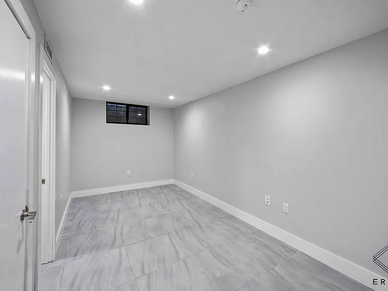 580 E 26th St #2 — Photo 8