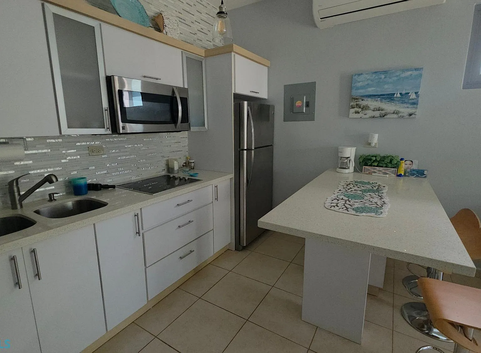 2 bed, 1.0 bath, 400 sqft, $1,400 — Photo 3