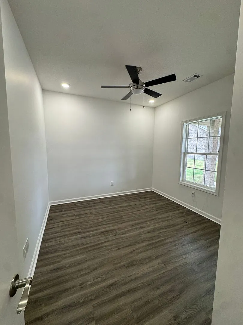 Brand New 3 Bed / 2 Bath Available Now! — Photo 2