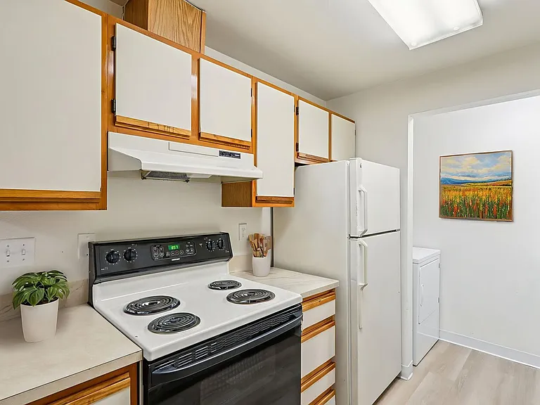 Glenbrook Apartments — Photo 35