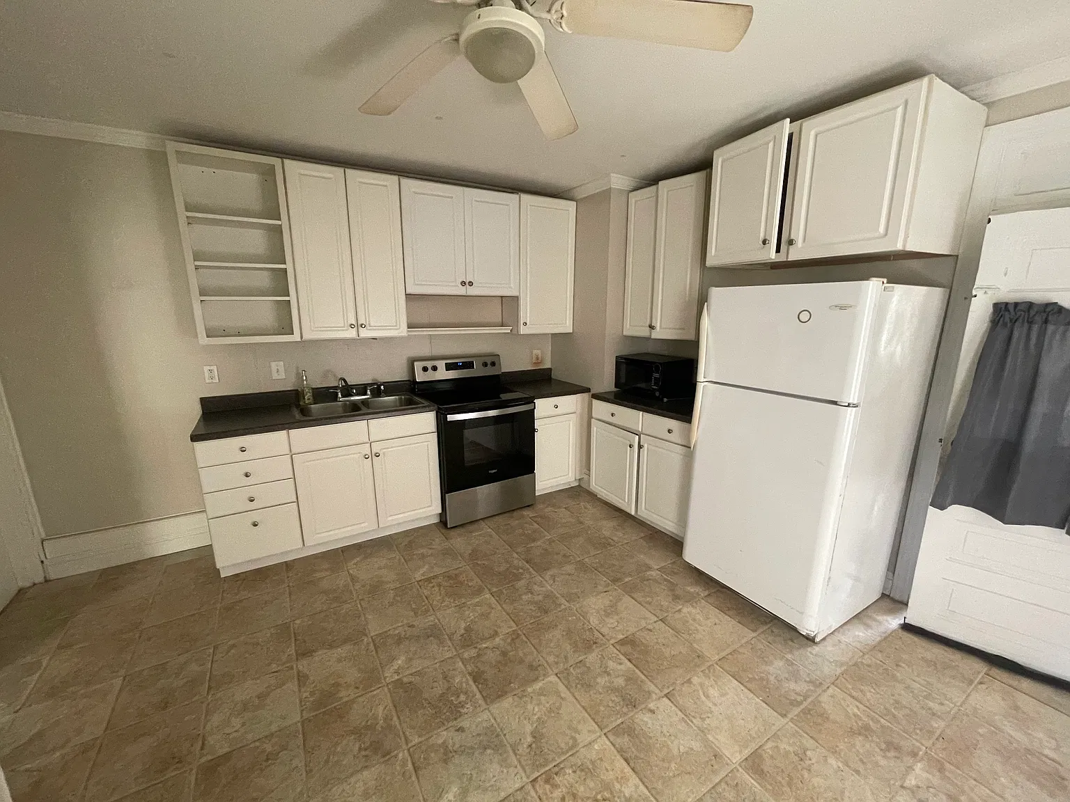 2 bed, 1.5 bath, 1200 sqft, $1,500 — Photo 2